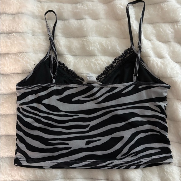 Tilly’s Zebra Top - Picture 2 of 3